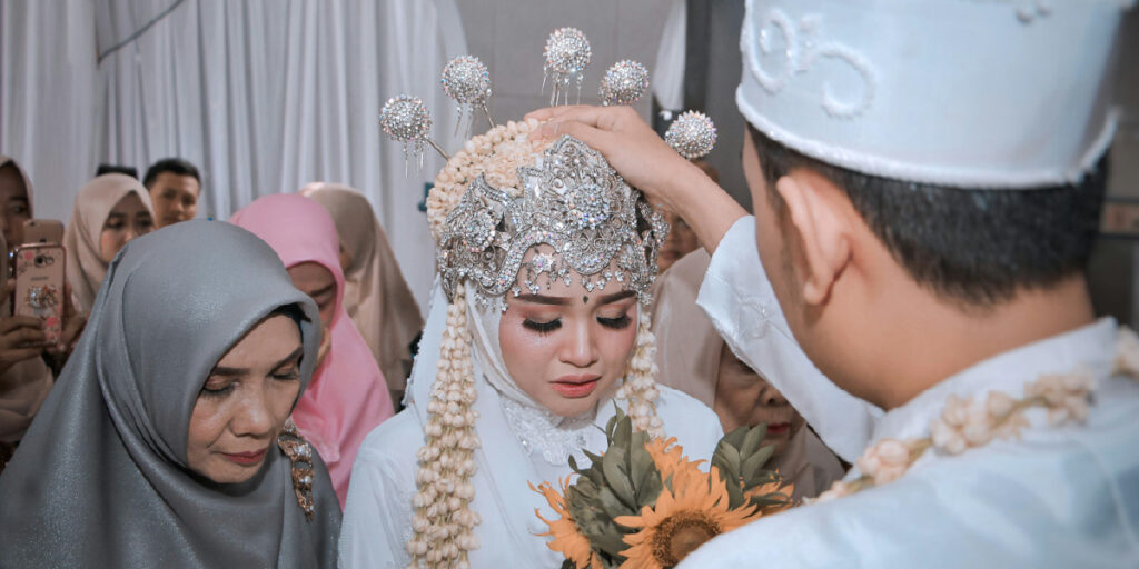 custom cincin tunangan dan nikah