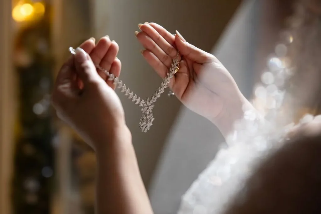 1 set perhiasan emas terdiri dari apa saja