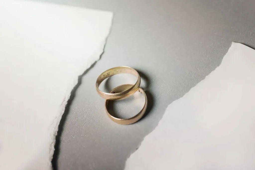 Bahan cincin nikah untuk pria
