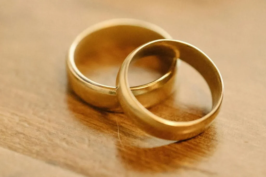 Mengganti cincin nikah