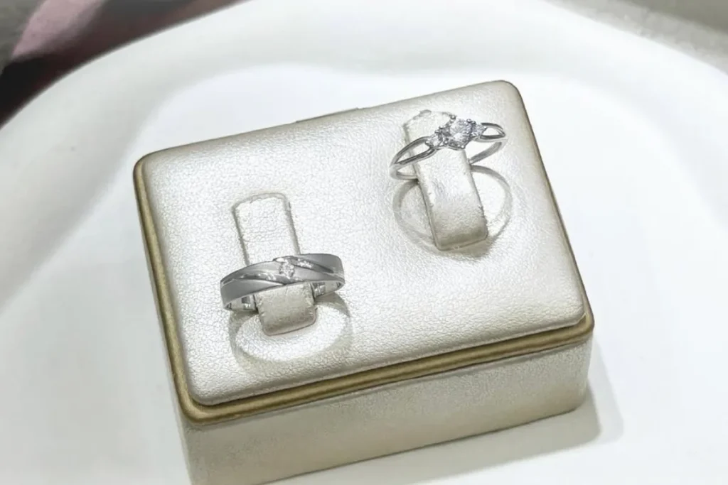 Cincin Emas Putih Simple Elegan