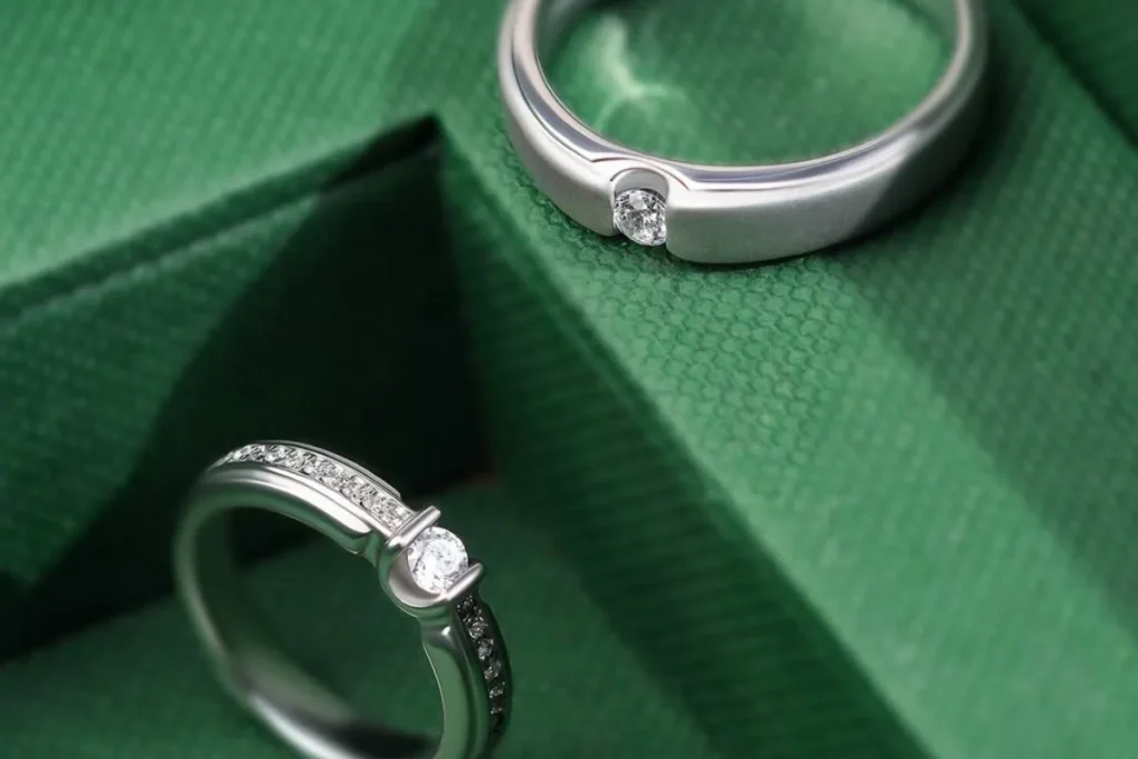 Cincin Tunangan Emas Putih Elegan Minimalis