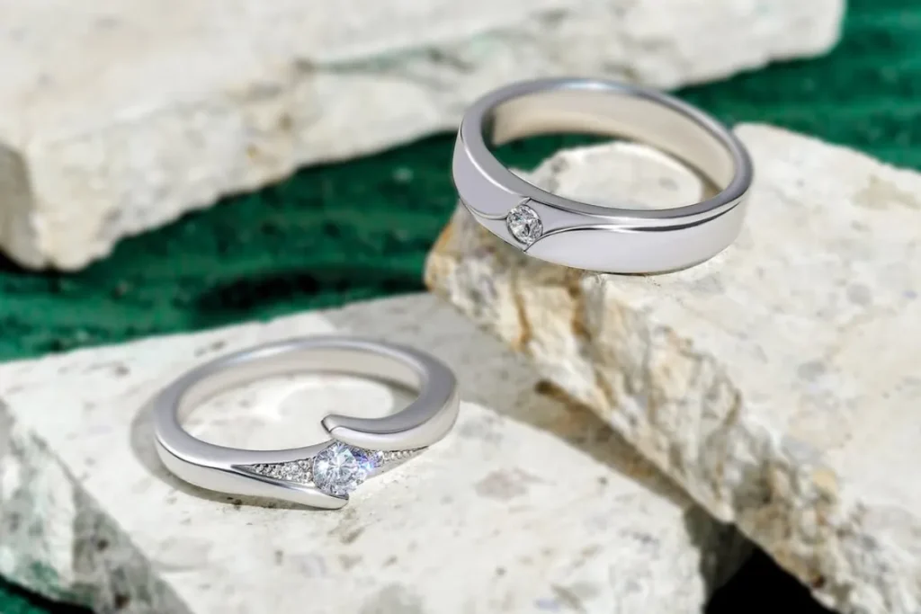 Cincin Tunangan Modern