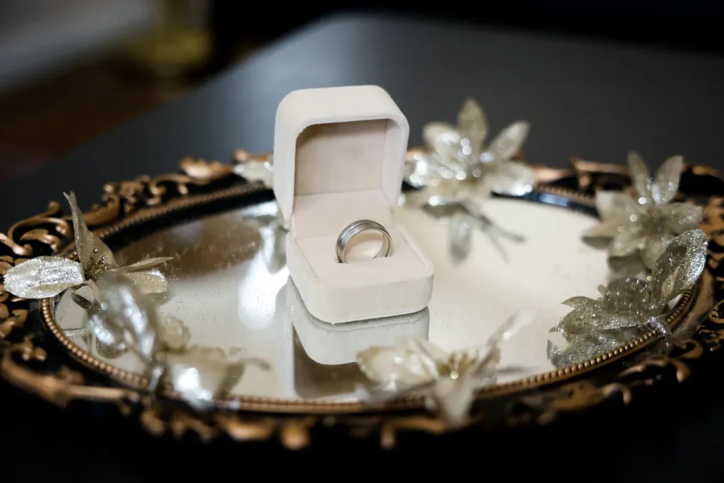 Cincin Tunangan Simple