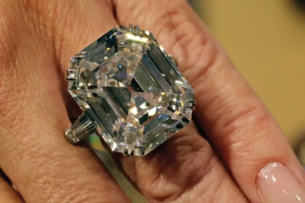 Cincin Tunangan Simple