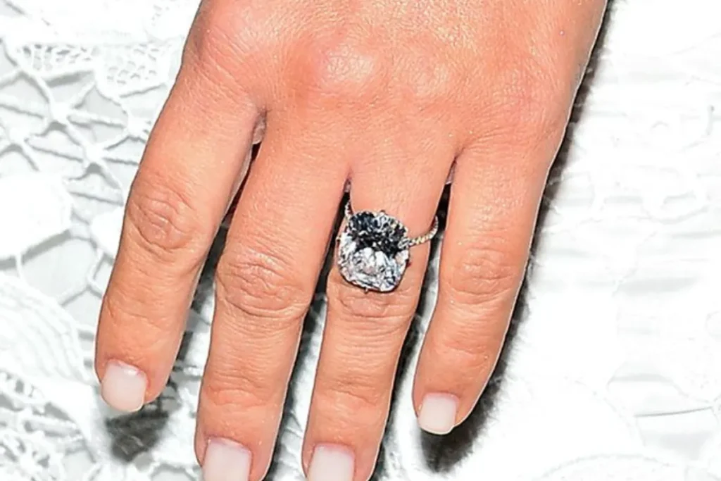 Cincin Tunangan Terbaru