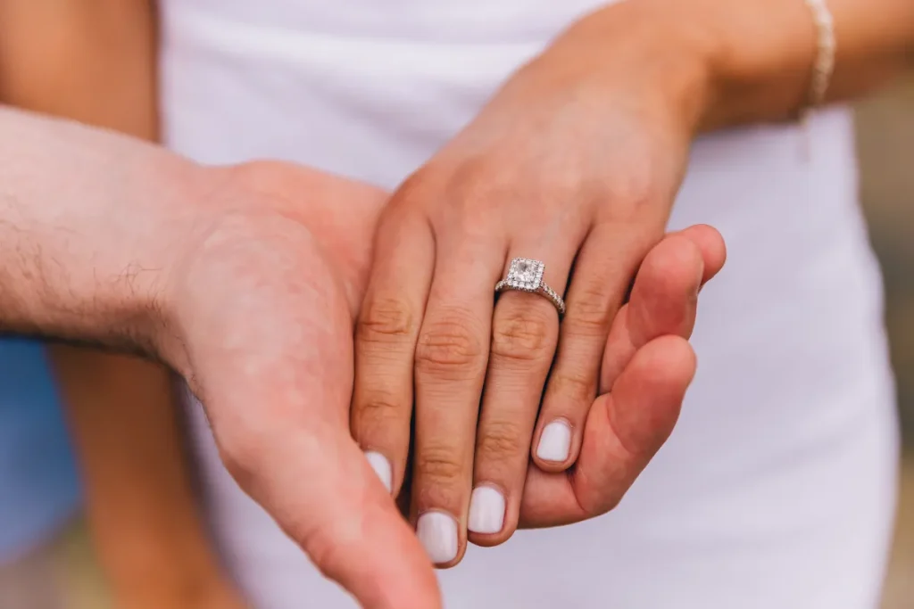 Cincin Tunangan Terindah