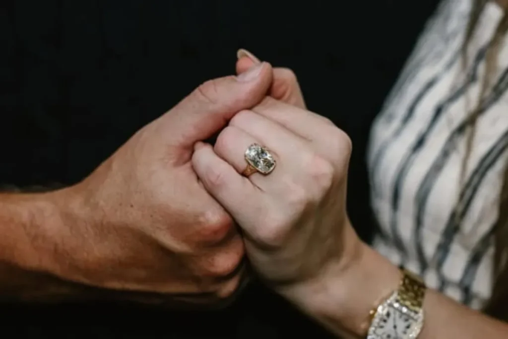 Cincin Tunangan Wanita