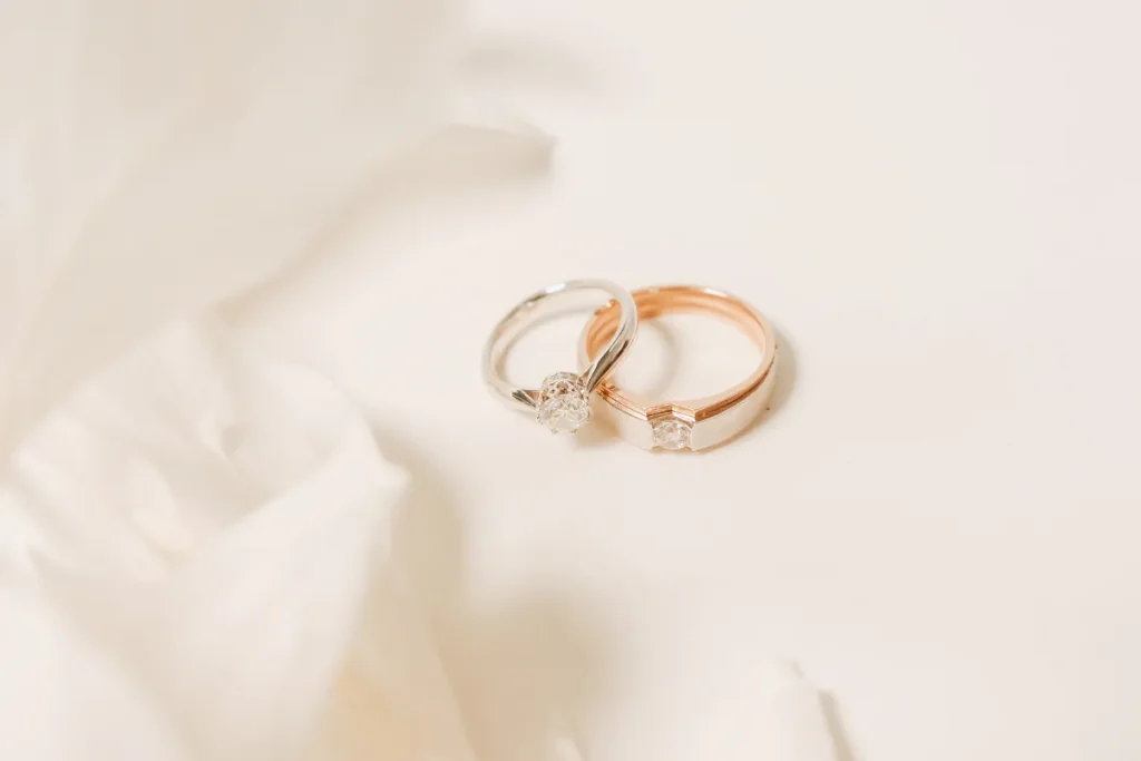 Cincin tunangan boleh dijual