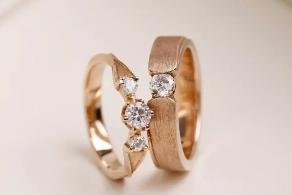 Cincin tunangan model terbaru