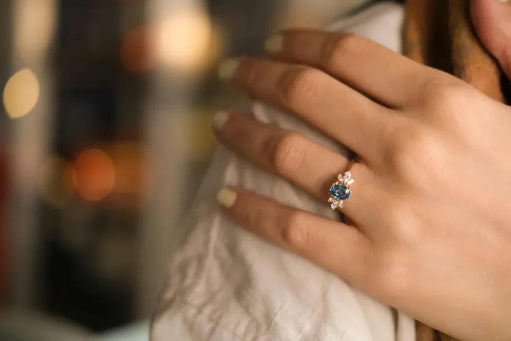 Letak Cincin Tunangan