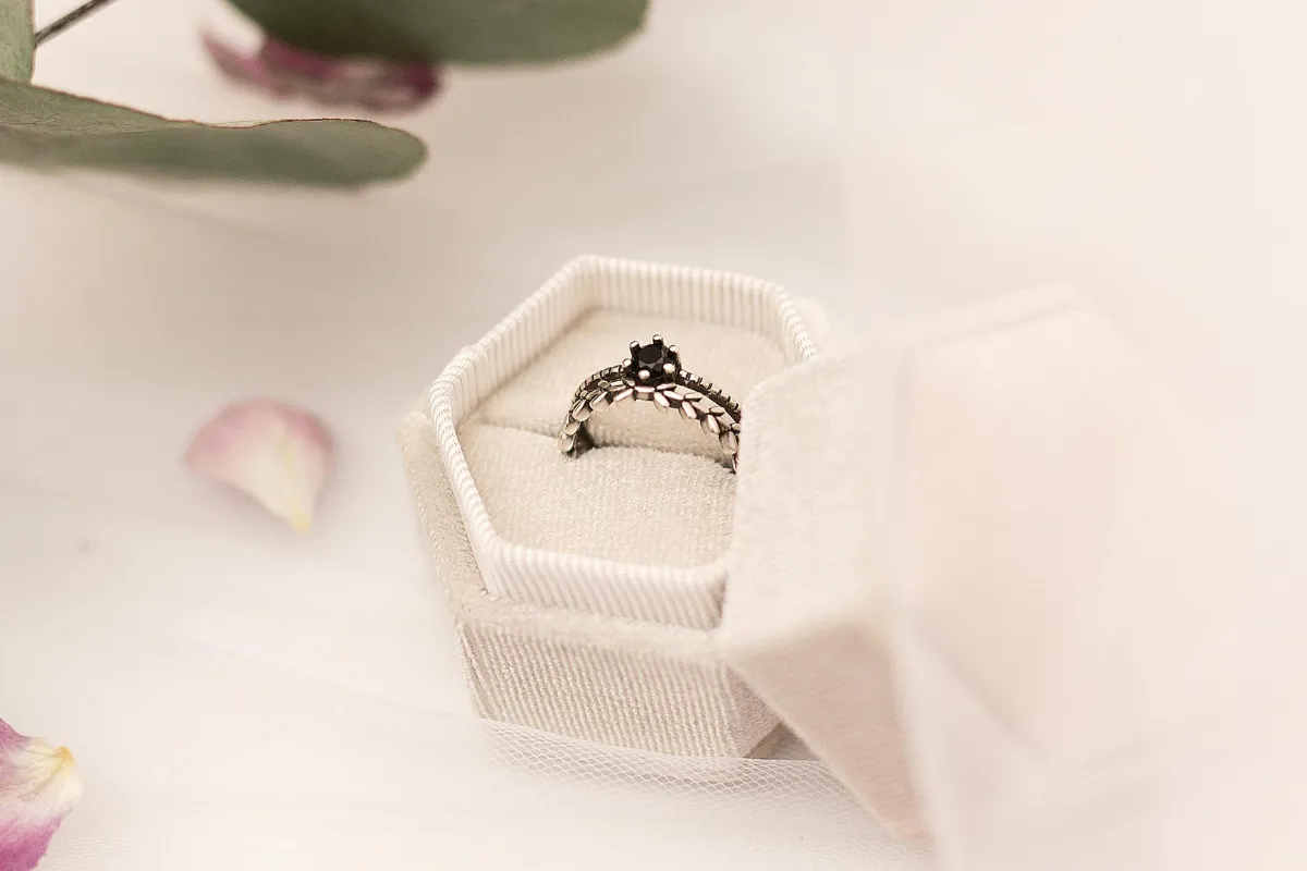 Syarat Cincin Tunangan