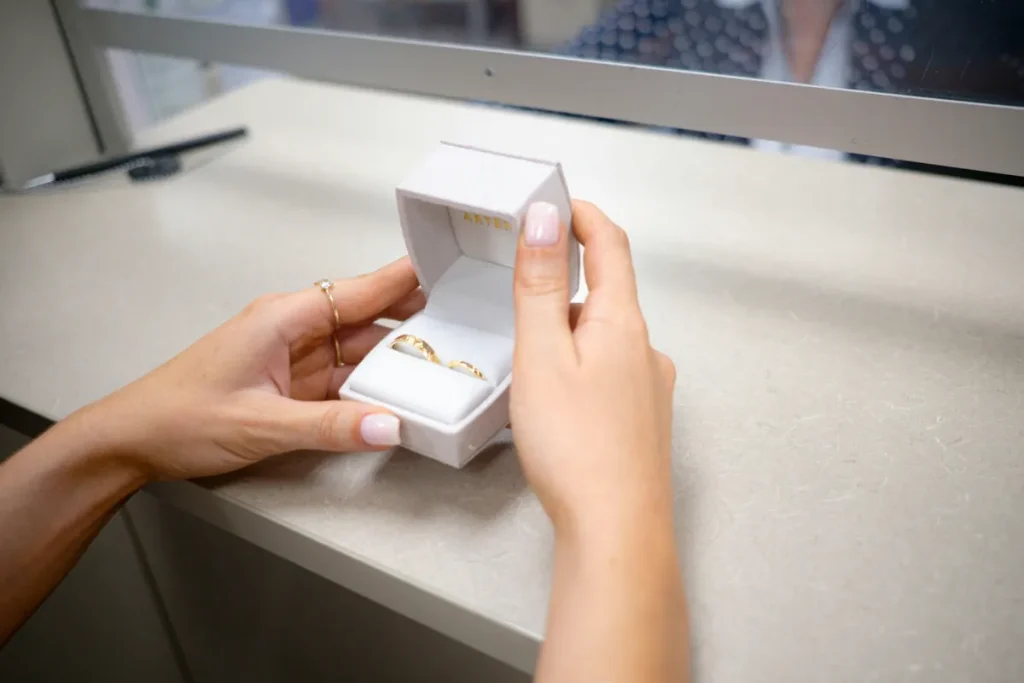 cincin tunangan dijual