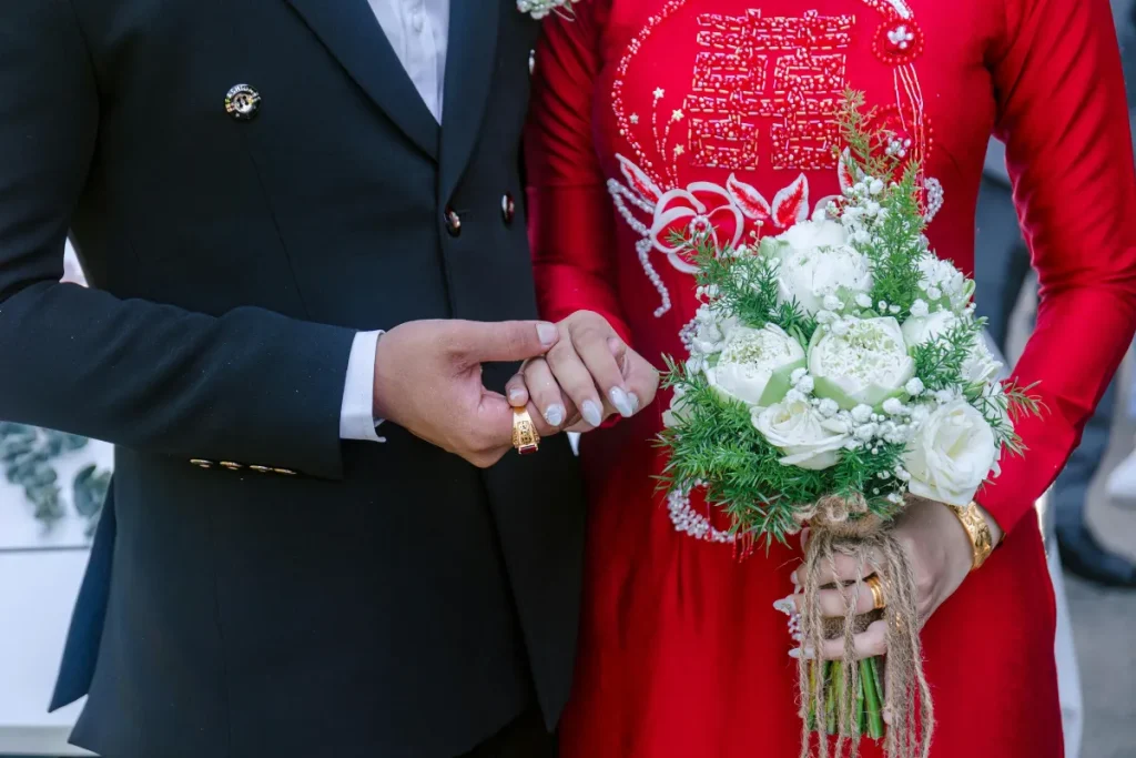 tukar cincin artinya