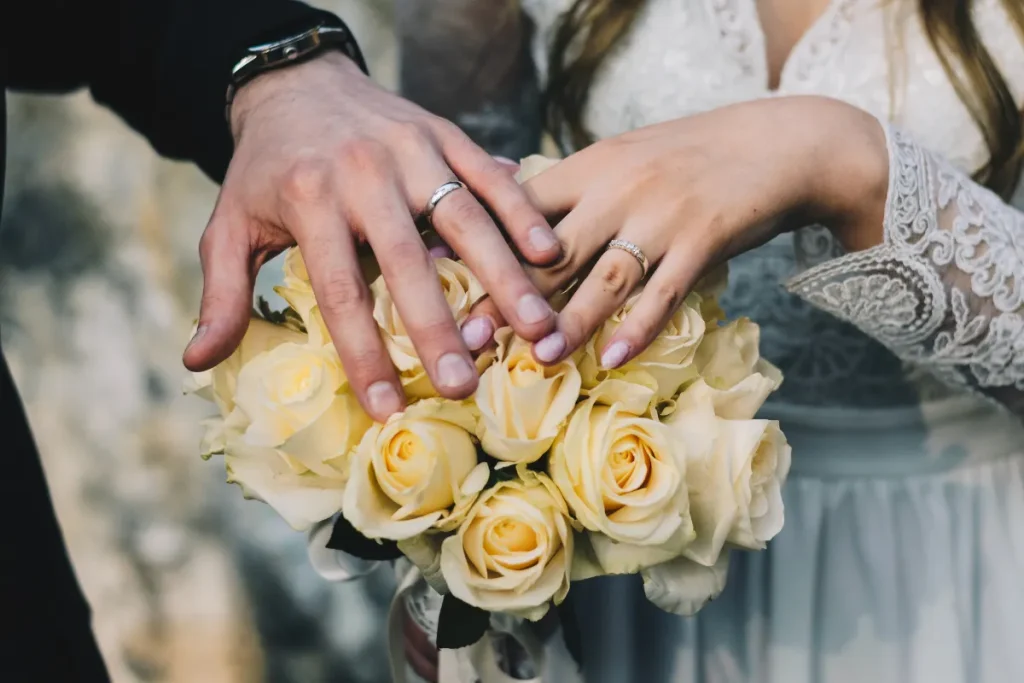 Cincin Tunangan Simpel