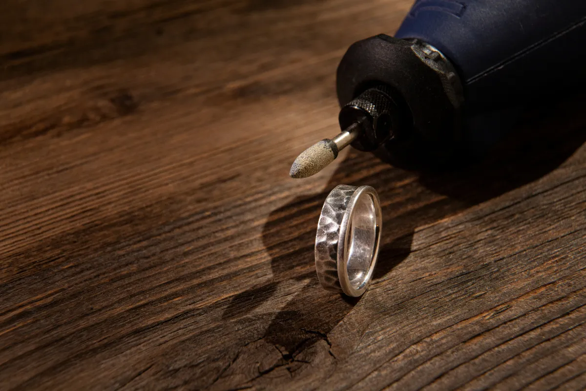 Cincin Tunangan Ukir Nama