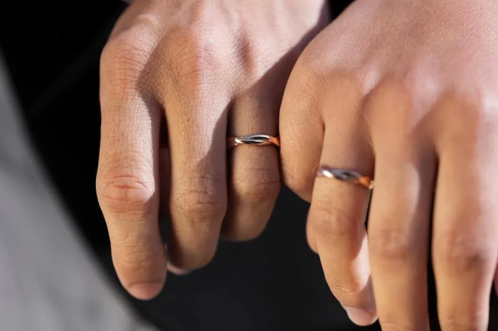 foto aesthetic tangan pakai cincin