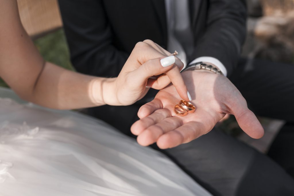 Cara Membersihkan Cincin Silver dan Goldium agar Tetap Kinclong