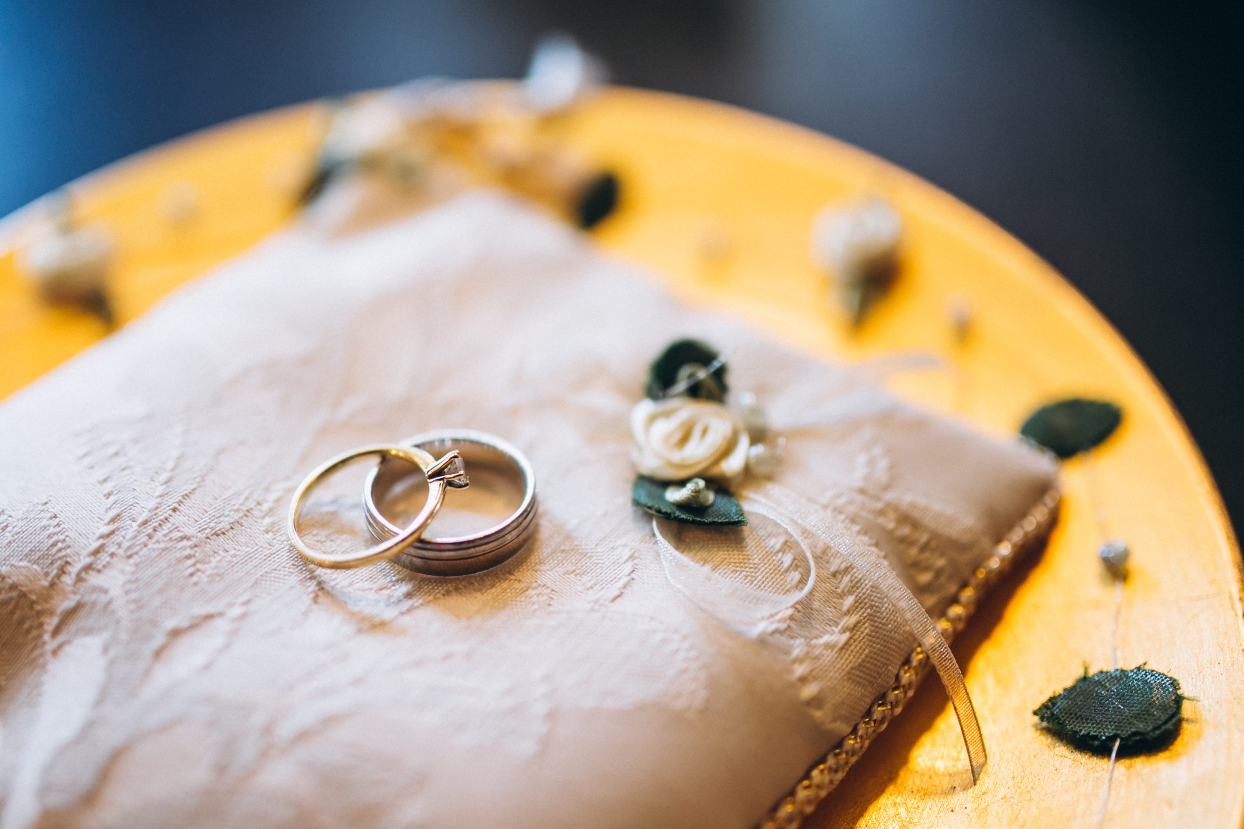 Galeri Cincin Nikah & Tunangan Jogja: Konsultasi Gratis untuk Generasi Sandwich